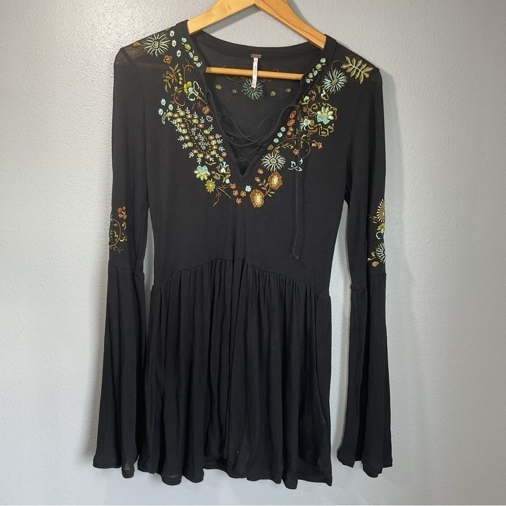 Free People Black Lace Up Embroidered Bell Sleeve Peasant Blouse Tunic Top T25